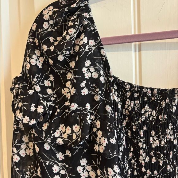 Petal & Pup midi Ruched floral dress with bell sleeves - Picture 13 of 13